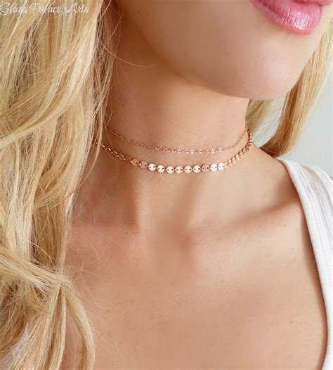 choker necklace.